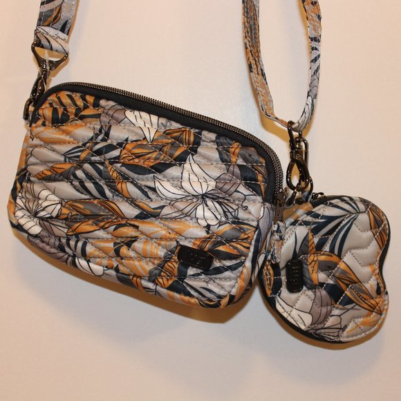 Lug bundle: Coupe Convertible Crossbody / Belt bag and Heart Coin Purse EUC - Picture 3 of 13